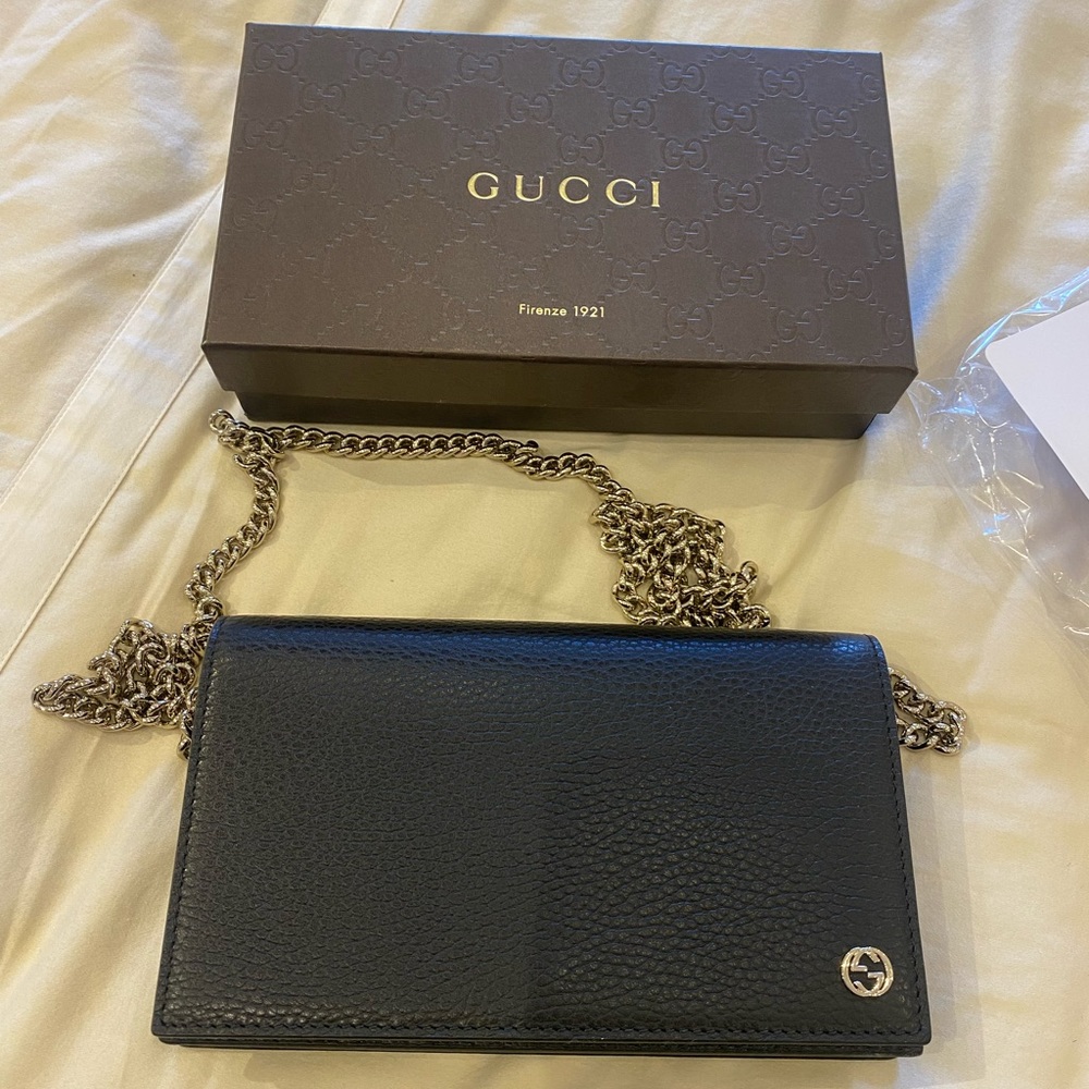 Gucci wallet on the chain in black